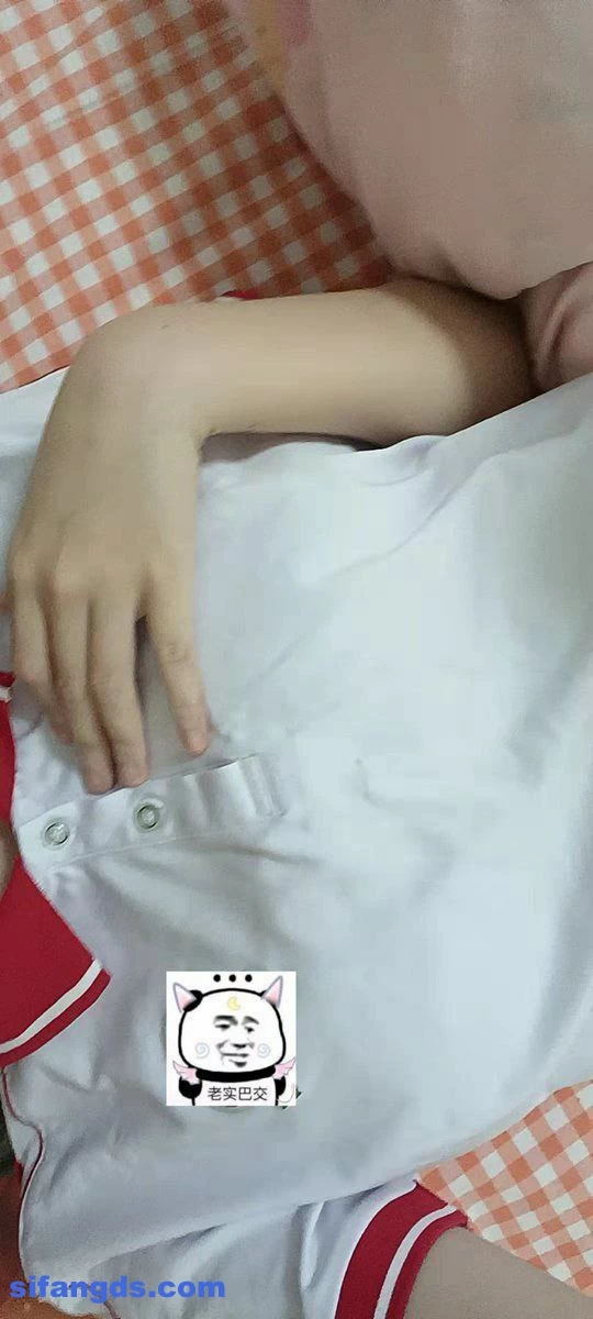 小母狗居家自拍20.jpg